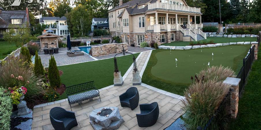 Backyard artificial grass patio installed by SYNLawn