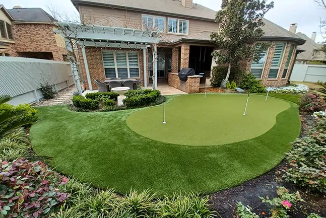 SYNLawn backyard golf green