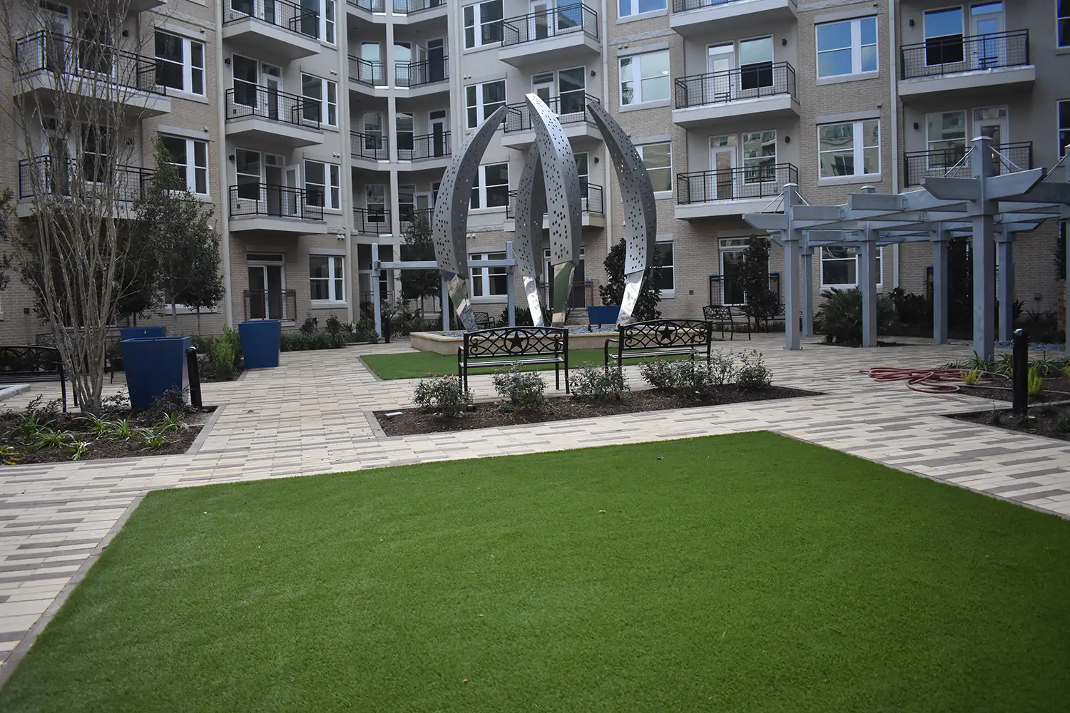 synlawn-co-apartment-turf-img-1 Artificial grass apartment installation from SYNLawn Colorado