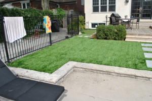 Artificial grass backyard installed by SYNLawn